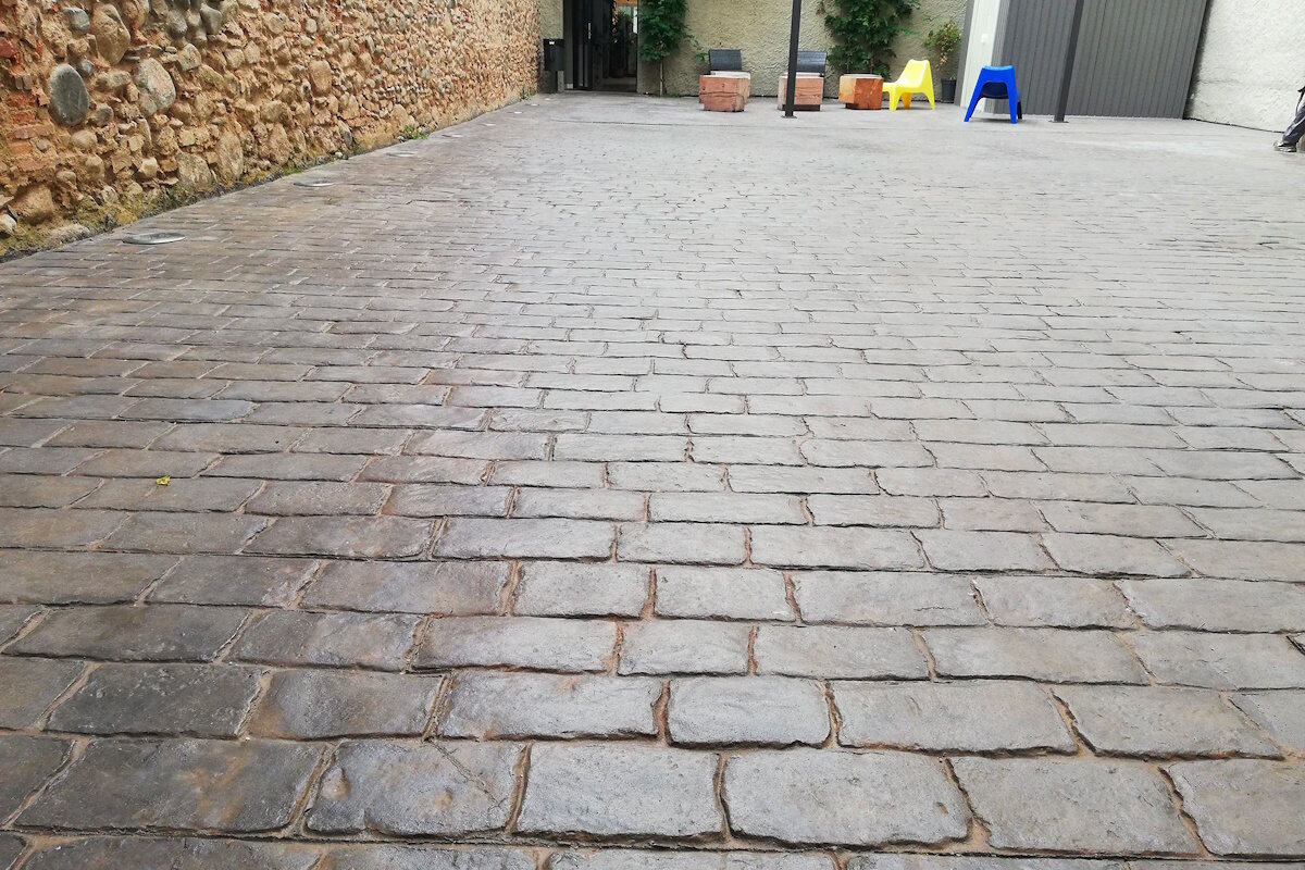 Suelos estampados de hormigón en Sitges