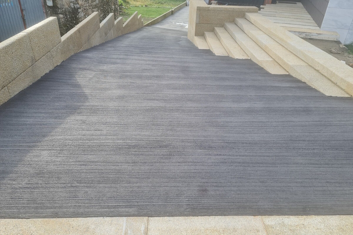 Hormigón rayado antideslizante