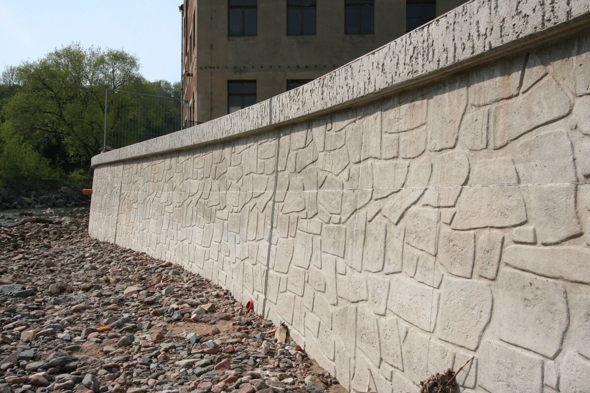 Hormigón impreso vertical Tarragona 1