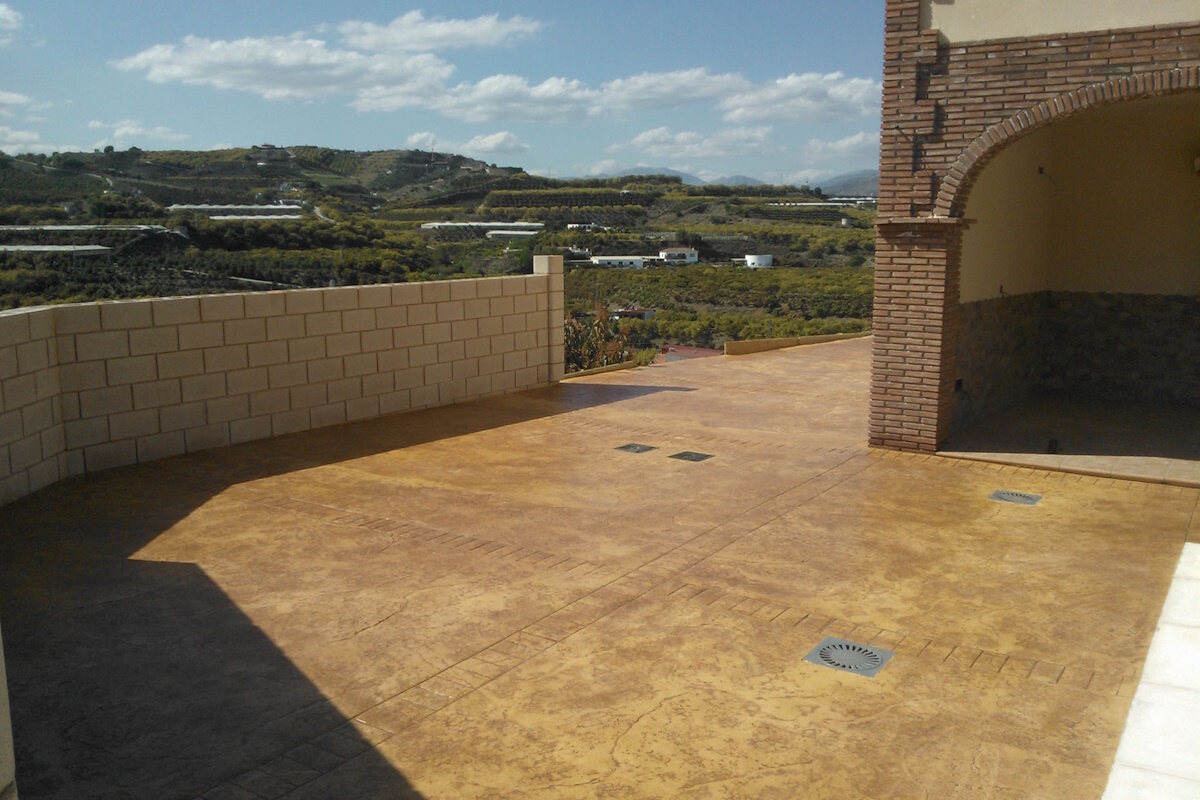 Hormigón impreso vertical Tarragona 2