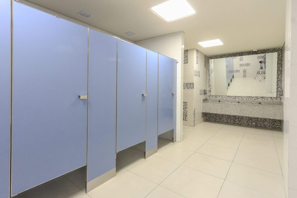 Acabados elegantes y duraderos en baños Cambrils