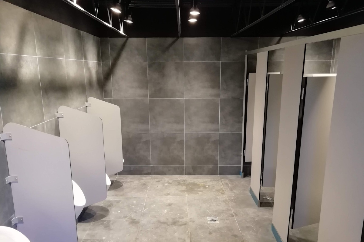 Acabados elegantes y duraderos en baños Castelldefels