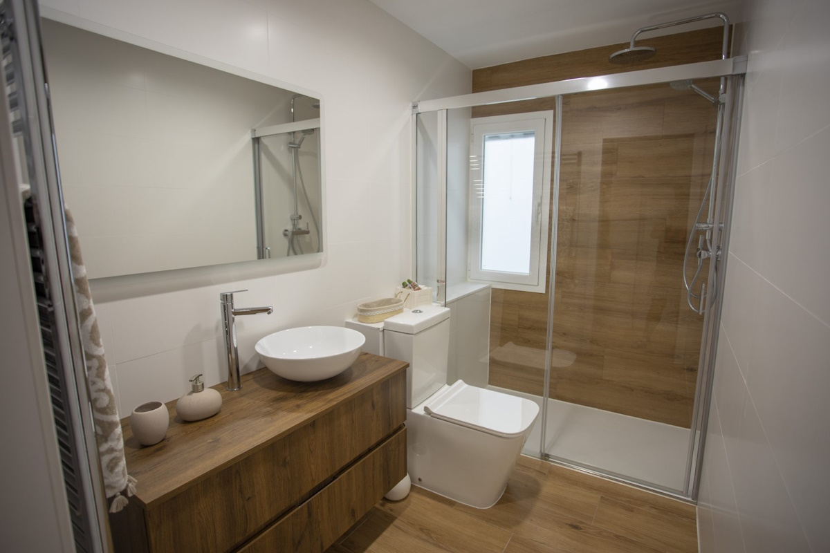 Tecnología y eficiencia en baños Cubelles