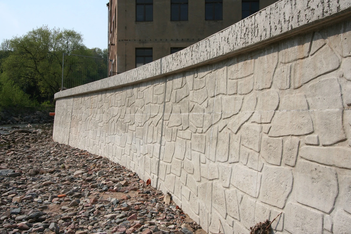 Hormigón impreso vertical Tarragona 1